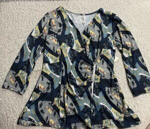 NWT Cubism Women's Small Asymmetrical Zip Crossover V Neck Printed Top MSRP $69